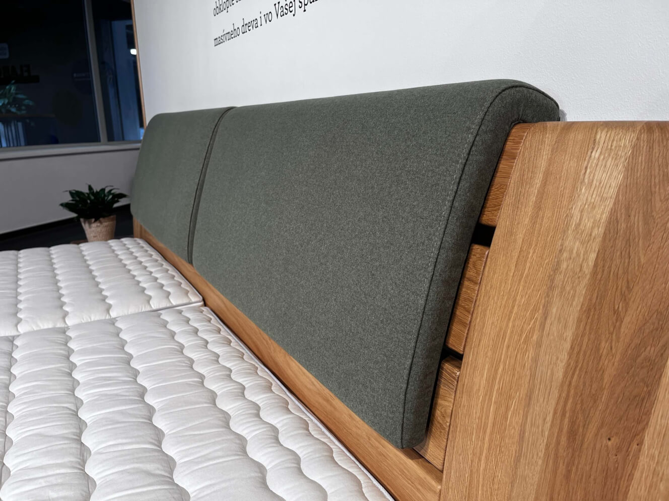 Opierka závesná na posteľ FLABO