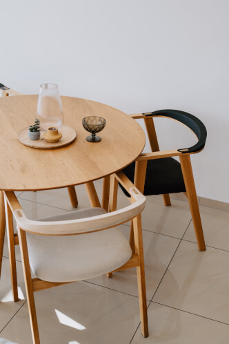 RODOS table and TAMMI chairs