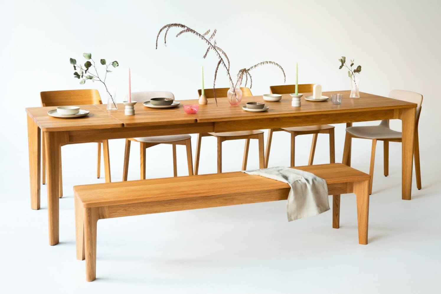 Rozkládací jídelní stůl SABI v rozměru 90x180 + 50 + 50 cm s lavicí SABI, DUB / olej HONEY