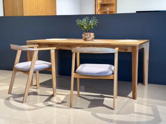 SABI dining table