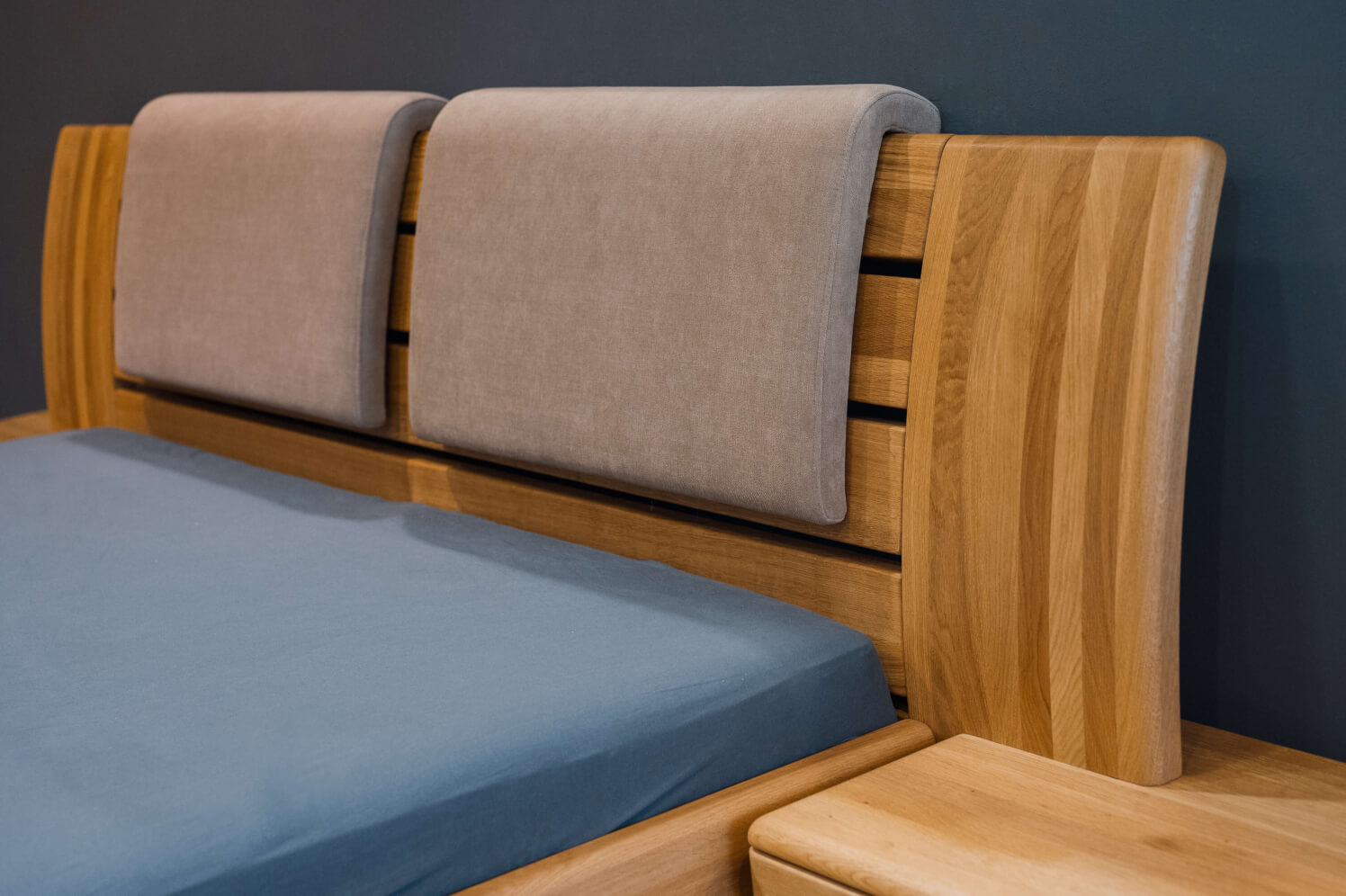 Čalúnená opierka FLABO